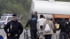 Франция обмисля премахването на трудовите ограничения за българи и румънци