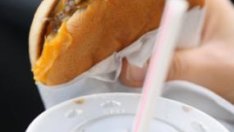 Производители намаляват калориите в храните си