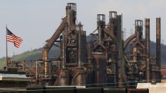 Лек спад за американската индустрия 