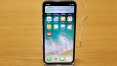 Прогнозите за слаби продажби на iPhone X засегнаха поддоставчиците на Apple