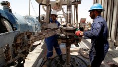 Петролът поевтинява на фона на растяща сондажна активност в САЩ*