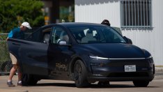 Tesla тества бъдещето си – пусна първите роботаксита в Тексас