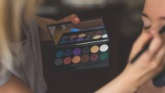 Revlon започва партньорство с Amazon, за да засили онлайн присъствието си