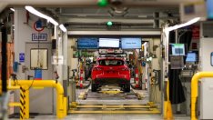 Автомобилостроенето във Великобритания прекъсва 10-месечна серия от спадове