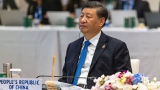 Унижението застигна Си Дзинпин няколко седмици след спечеления трети мандат