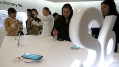 Печалбата на Samsung се сви с почти една трета