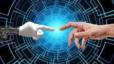 Какви са стратегиите за растеж на "Сирма Груп Холдинг" и "Сайънт"?