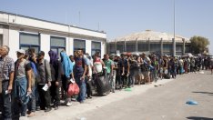 Около 90% от бежанците влизат в ЕС с помощта на трафиканти