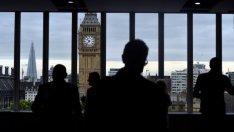 Финансовият сектор във Великобритания понася нови удари заради Brexit