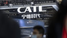 CATL отчита ускорен растеж на печалбата въпреки охлаждането при електромобилите