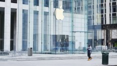 Apple започна да произвежда защитни щитове за медици