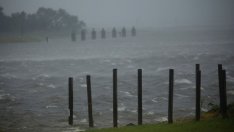 Ураганът "Айда" носи понижения на цената на петрола*