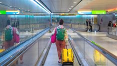 Високите цени на почивките във Великобритания поддържат и инфлацията висока