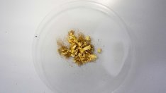 Цената на златото премина 1800 долара за първи път от 2011 г.