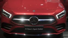 Mercedes се облича в още повече лукс, изоставя автомобилите за масовия пазар