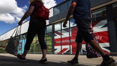 Продажбите на британските търговци на дребно най-после се възстановят