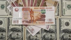 Руските власти прогнозират стабилизиране на рублата през второто полугодие