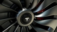 Франция се опитва да привлече Tesla, рекламирайки се като място за иновации