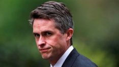 Тереза Мей уволни британския министър на отбраната заради Huawei*