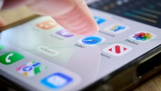 Акциите на Alphabet понасят удар от 115 млрд. долара заради предизвикателствата при търсачките