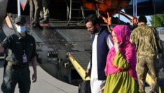 САЩ ще използват пътнически самолети за евакуирани хора от Афганистан