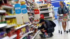 Британската инфлация падна под целта на АЦБ за първи път от две години