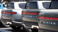 Сривът при акциите на Tesla засенчва колапса при Rivian и Lucid