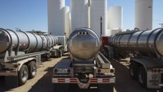 Петролът се устремява към цена от 70 долара за барел