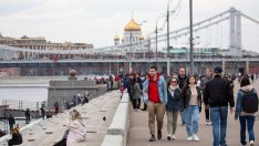 Почти половината от руснаците не могат да покрият разходите си със заплатите, които взимат