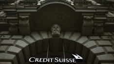 Credit Suisse коригира тримесечната си печалба с 33% надолу
