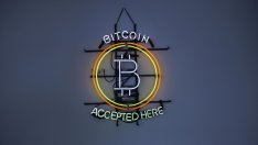 Биткойнът е неосъзнатият пътник в колата на фондовия пазар