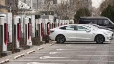Китай блокира достъпа на електромобилите на Tesla до някои държавни служби