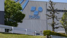 Toyota разработва своя версия на технологията за производство на електромобили на Tesla 