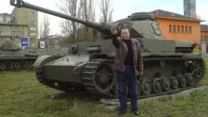 Още един чиновник си тръгва от властта заради снимка с нацистки поздрав