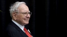 Цената на акция на Berkshire Hathaway задмина 250 хил. долара