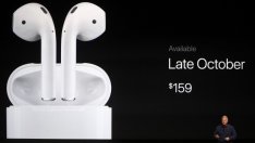 Apple започва продажбата на AirPods след двумесечно закъснение