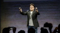 Основателят на Oculus е уволнен от Facebook заради подкрепата му за Тръмп?