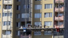 Строителното министерство работи по два варианта за самоучастие в санирането