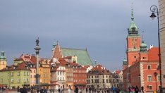 В Полша спират да събират данъци на младите хора под 26 години