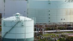 Очакванията за по-голямо производство от ОПЕК+ тласкат петрола на червено*