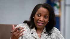 Американски съдия блокира временно отстраняването на член на Фед