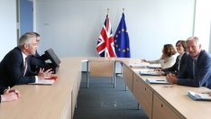Преговорите за Brexit се ожесточават въпреки склонността на ЕС за отстъпки