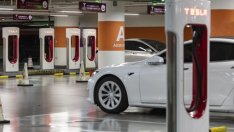 Недостигът на чипове не пропуска и операциите на Tesla в Китай