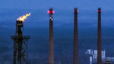 Прогноза: Без бърз край на войната в Иран петролът може да надскочи върха от 2008 г.