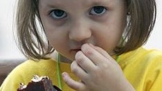 Храните в училищата и детските градини ще са по стандарт от есента