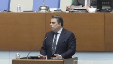 Народното събрание прие окончателно „исторически“ бюджет след три гласувания