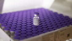 Pfizer очаква 15 млрд. долара приходи от ваксината си през 2021 г.