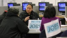 Молбите за безработица в САЩ намаляха с по-малко от очакваното
