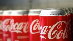 Ръстът на продажбите на вода и газирани напитки помага на Coca-Cola