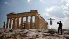 Гърция и Италия не напредват със свиването на дълговете си